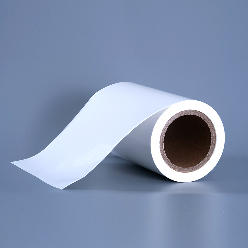 مواد تسمية فيلم الفينيل PET اللامعة 25mic مع لفة جامبو لاصقة من الأكريليك للطباعة النافثة للحبر