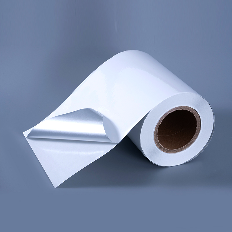 ملصق ذاتي اللصق بغشاء بوليستر مطلي بالألمنيوم باللون الأبيض اللامع 25mic مع لاصق أكريليك مائي للطباعة النافثة للحبر