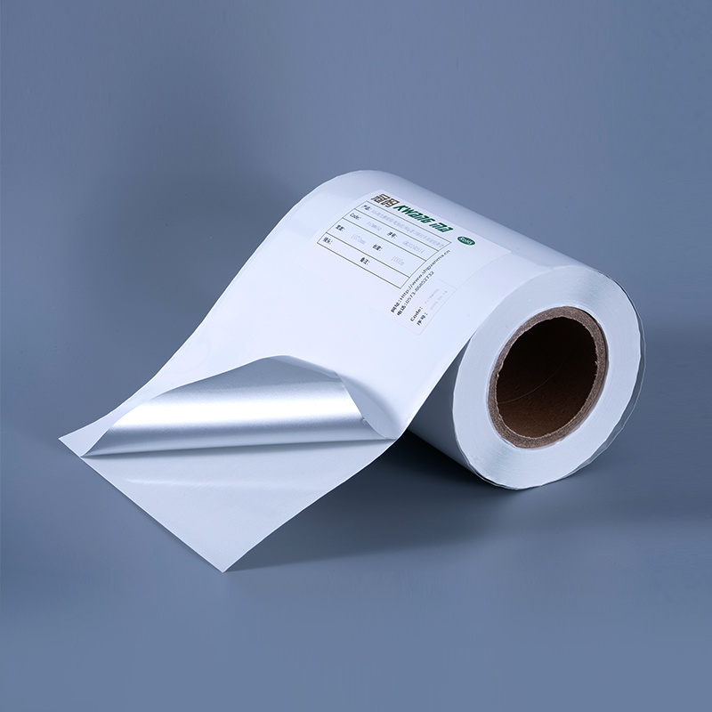 ملصق ذاتي اللصق بغشاء بوليستر مطلي بالألمنيوم باللون الأبيض اللامع 25mic مع لاصق أكريليك مائي للطباعة النافثة للحبر
